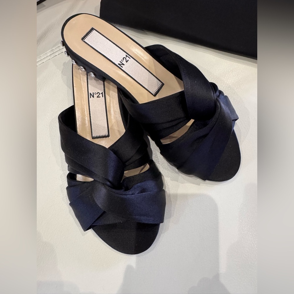 SALE‼️N°21 Satin Knotted Slides with Crystal-Embellished Heels - Like New